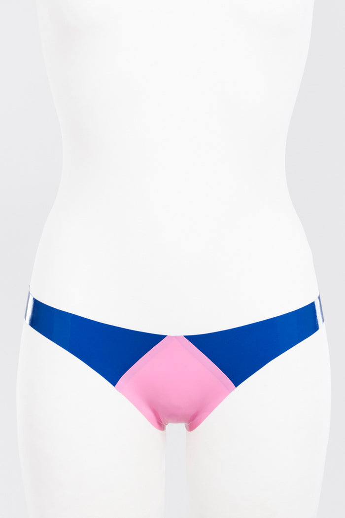 Latex thong panties with contrasting decorative insert in the middle
