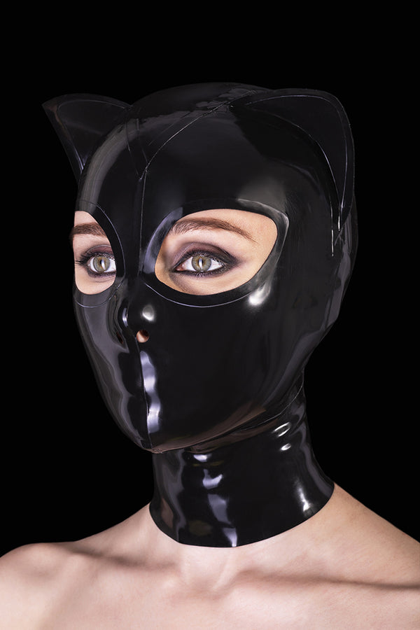 Latex cat mask with closed mouth